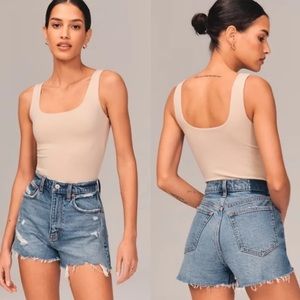 NWT Abercrombie & Fitch The Mom Short High Rise Distressed Short